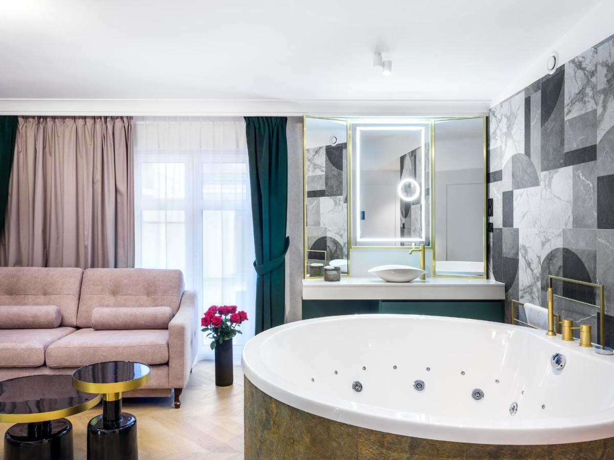 Golden Queen Deluxe Jacuzzi Apartments - Old Town 크라쿠프 외부 사진