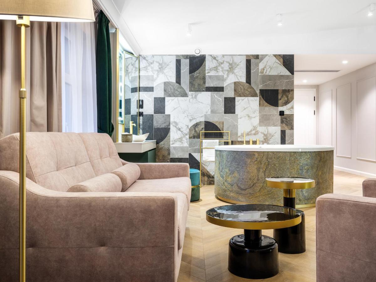 Golden Queen Deluxe Jacuzzi Apartments - Old Town 크라쿠프 외부 사진