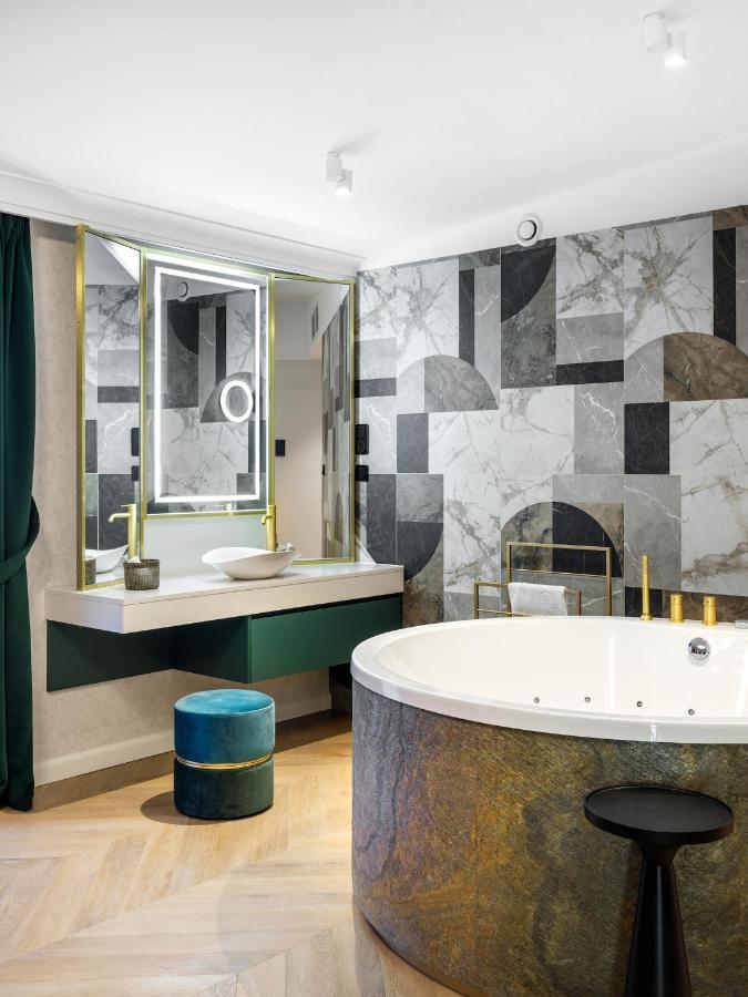 Golden Queen Deluxe Jacuzzi Apartments - Old Town 크라쿠프 외부 사진